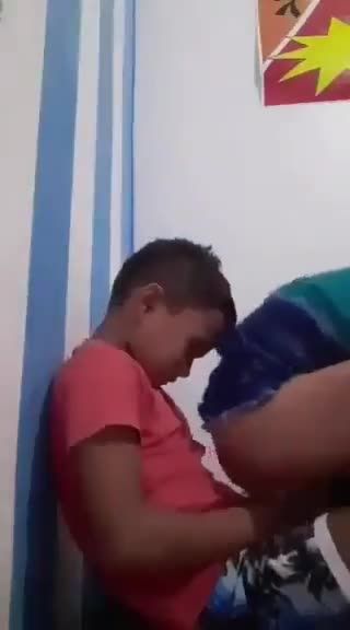 亚洲近亲姐弟乱伦8岁小男孩沦为骚货幼姐泄欲玩物视频