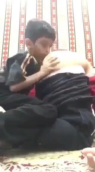 欧美母子乱伦稀缺小马拉大车,翘肥臀被幼男后入操胖妈视频