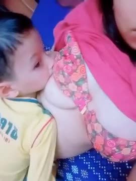 自拍乱伦完整版吊钟巨乳奶水发胀让亚洲小男吃奶视频全过程