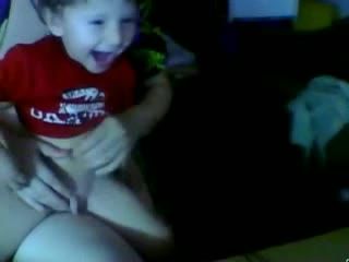 欧美家族乱伦五岁小男孩半夜被肥胖姑妈玩小鸡巴翻包皮视频