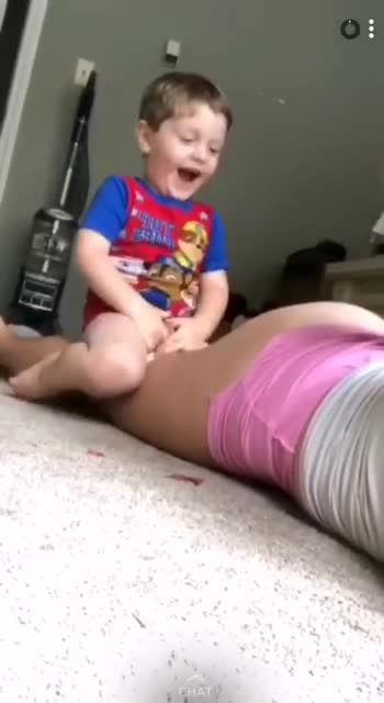 超强母子乱伦欧美小马拉大车五岁幼男小牙签操妈妈的肥逼视频