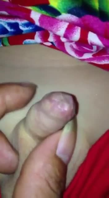 东北淫妈国产母子乱伦玩弄八岁小男孩包皮屌用手把嫩龟头挤出视频