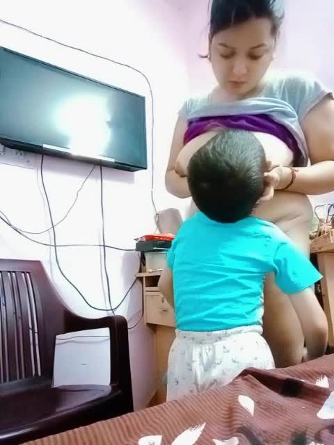 亚洲大奶少妇堪称奶中霸王色诱勾引小男孩舔奶母子乱伦视频