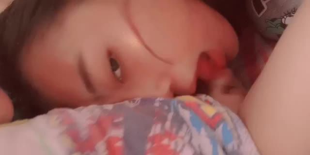 不知廉耻的国产少妇母亲乱伦口交小儿子童子鸡幼男视频