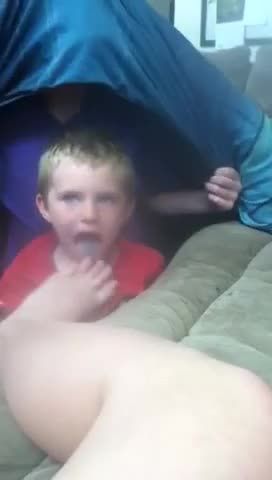 凌辱虐童乱伦憨厚欧美幼男被母老虎强制调教伸出舌头舔脚视频