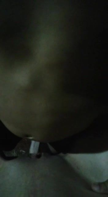 农村妇女把6岁幼男带到公共厕所乱伦小马拉大车户外野战视频