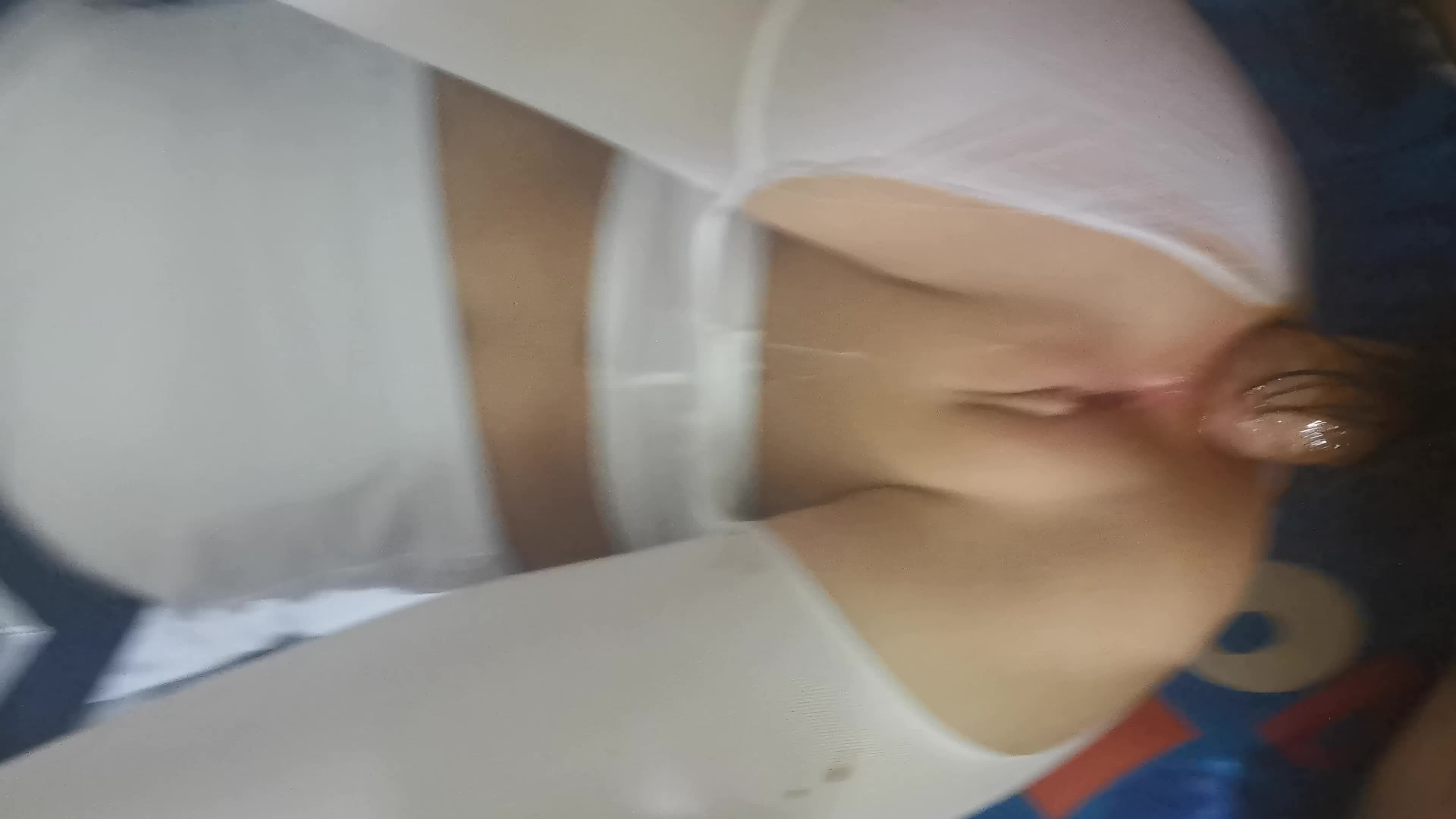 身穿日系水手服白丝的幼女和爸爸乱伦肛交内射呻吟不断视频