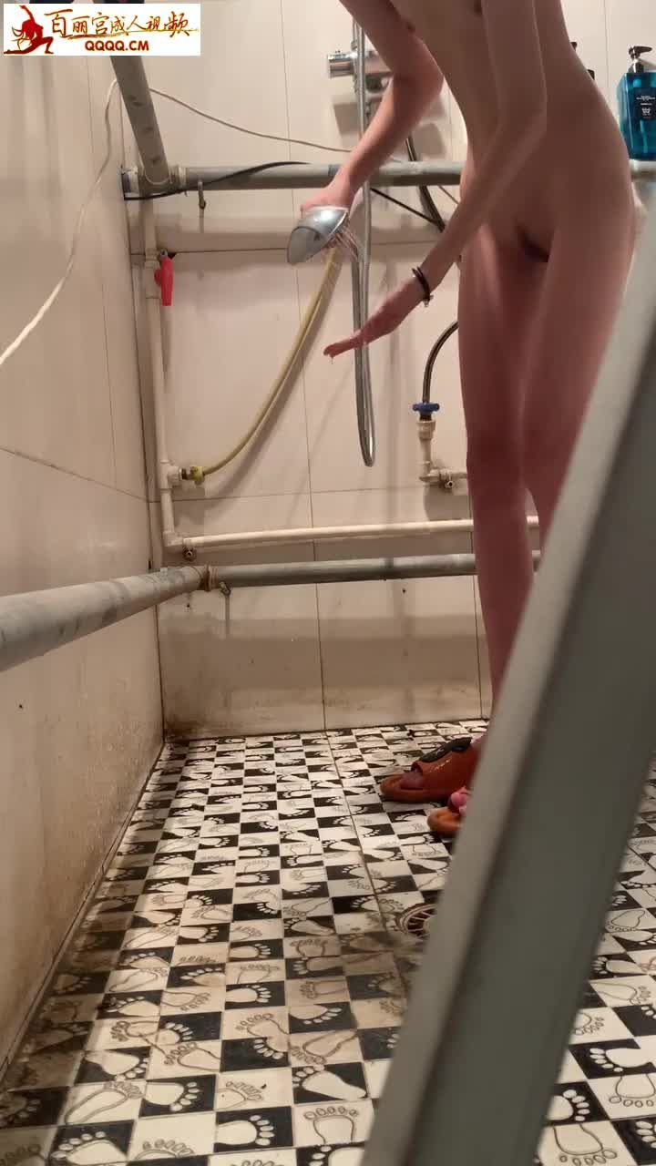 身材柔软而高挑富有曲线美的小女孩私拍福利在网上疯传视频