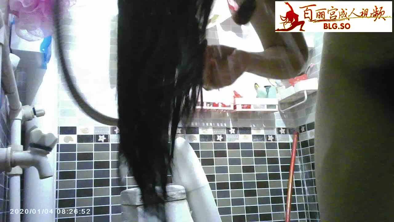 变态父亲洗手间安放针孔摄像头偷拍初中生女儿洗澡视频