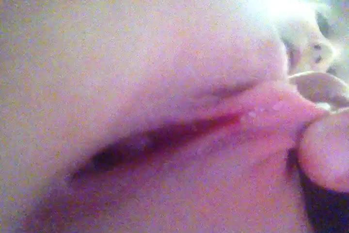 欧美幼幼用手拽着阴蒂露出一线天白虎小穴视频