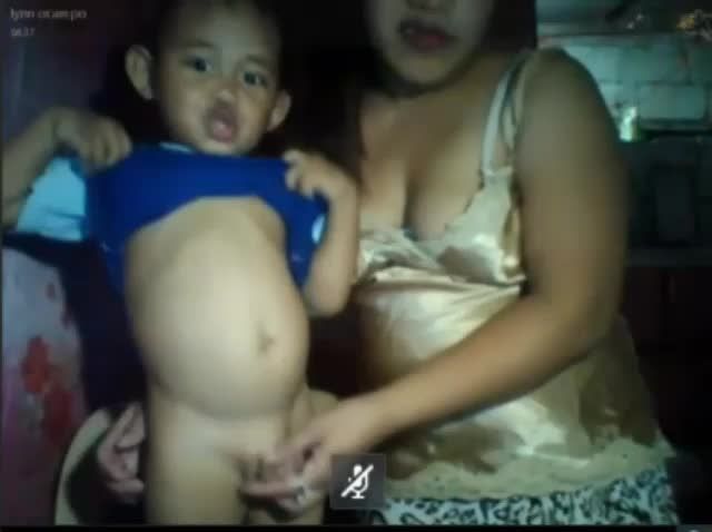 六岁的亚洲农村幼男半夜被熟女胖妈乱伦视频曝光