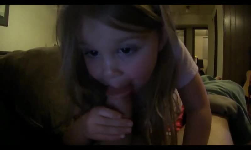 离异多年的欧美兽父色欲爆棚把幼幼当成狗奴来榨精视频