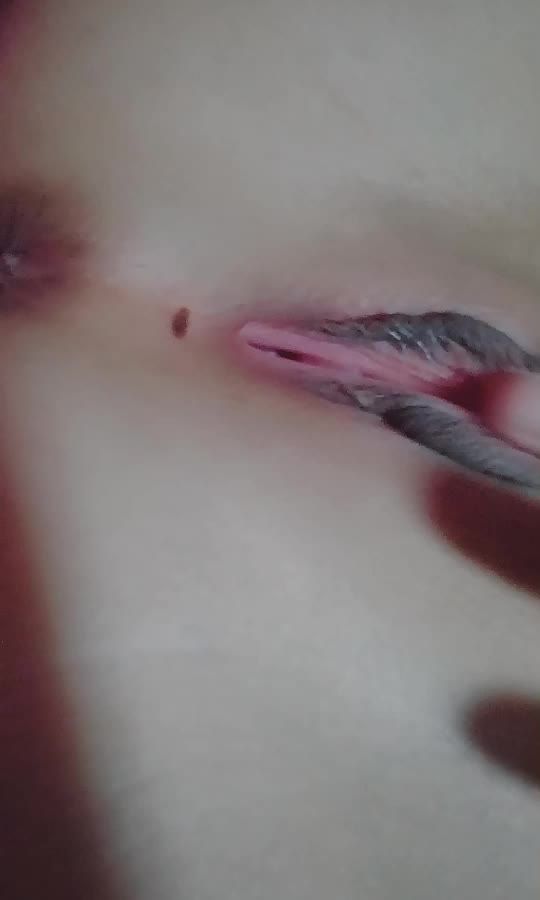 11岁幼女极品指奸黑蝴蝶粉逼淫水拉丝淫荡至极视频