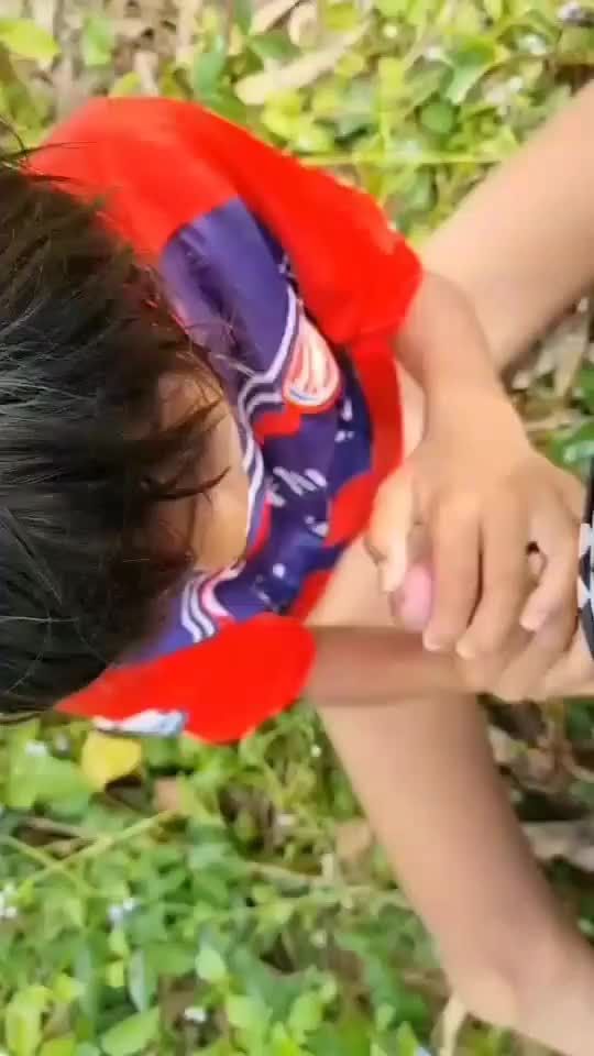 外流工光天化日之下强迫农村10岁幼幼小女孩吃鸡巴视频