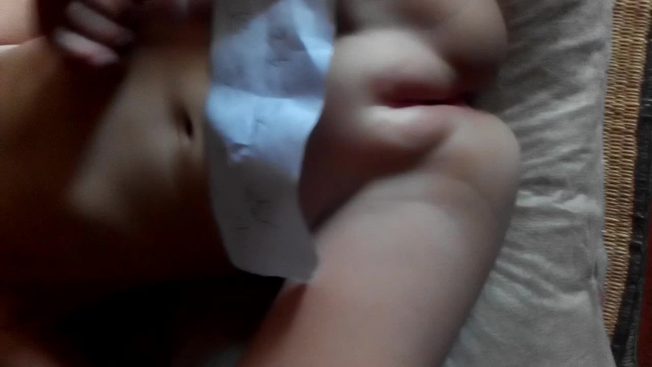 两名乡下双胞胎小女孩宝贝被鬼父肆无忌惮玩弄视频