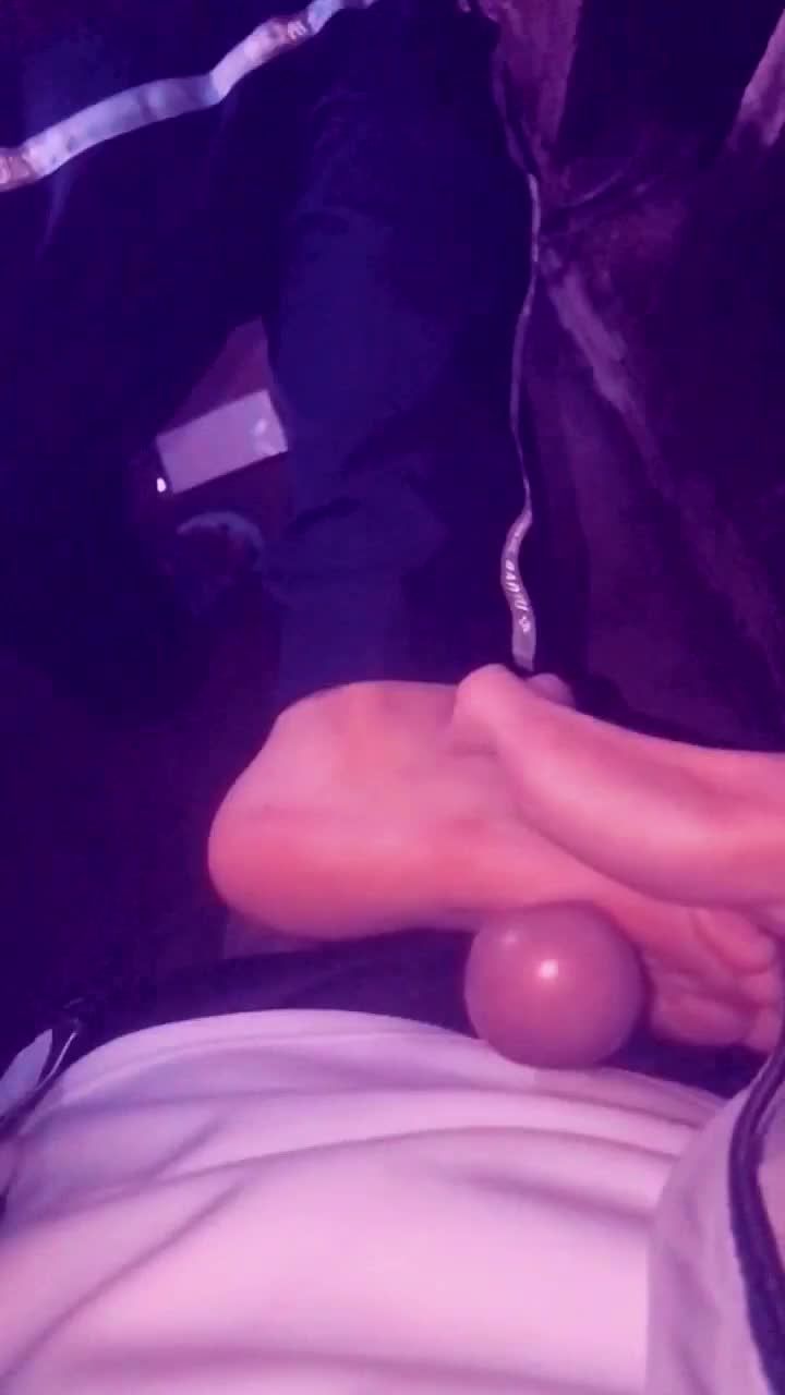 校园小学生幼女被禽兽老师带到办公室玩弄足交视频