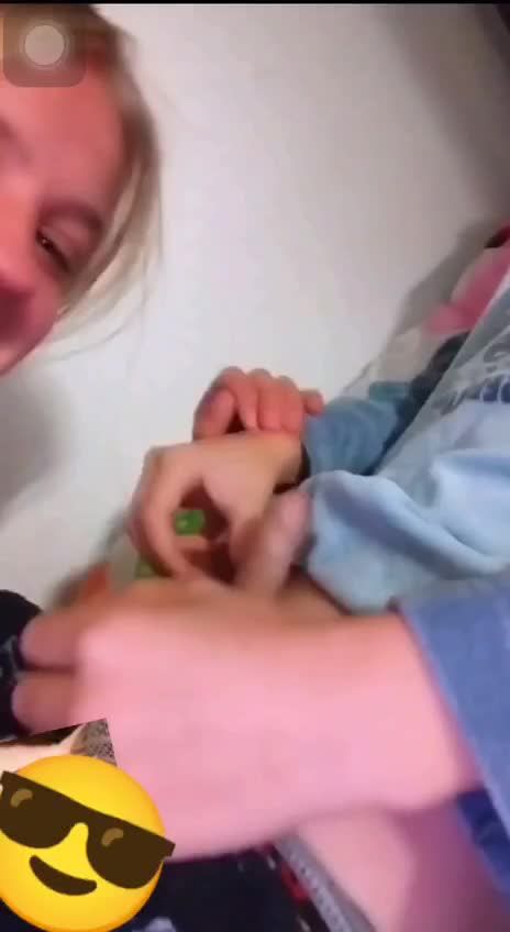 欧美姐弟通奸乱伦金发少女趁父母不在家舔舐幼男童子鸡视频