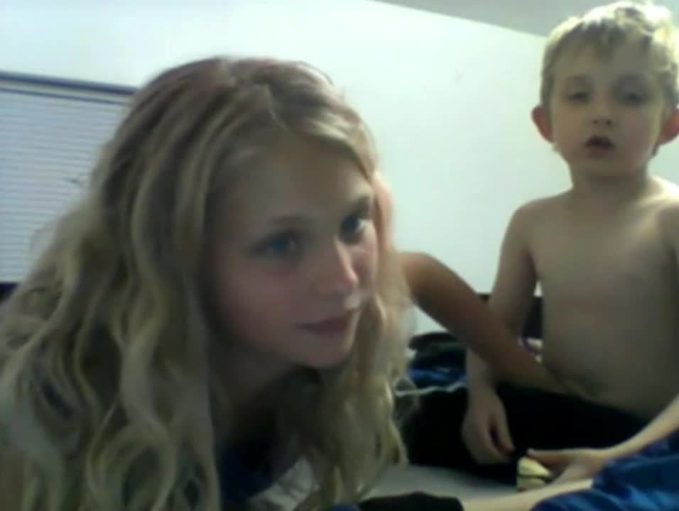 风骚的欧美艳妈乱伦6岁幼男在床淫声荡语勾引聊骚视频