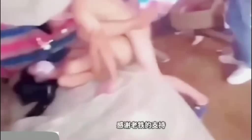 小学妹得罪同学被社会人带到户外野战轮奸破处视频