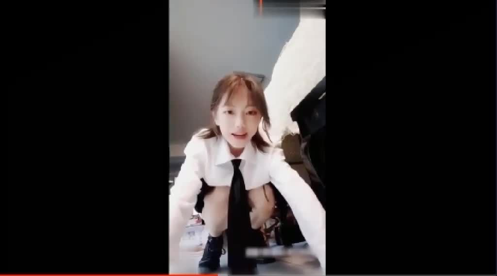 深圳叛逆18岁高中生直播破处视频被妈妈抓到现行