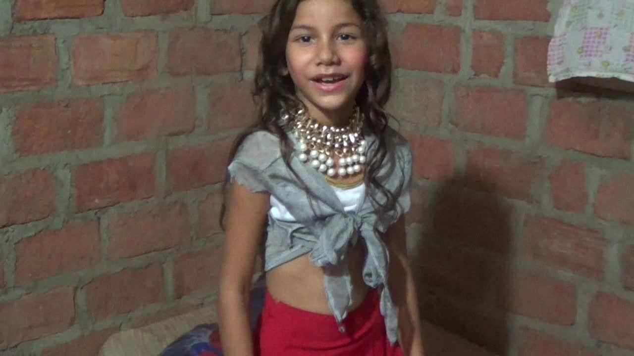 囚禁两名农村幼幼小处女-长期沦为恋童癖熟男专属性奴-震撼道具插逼-巨屌破处视频