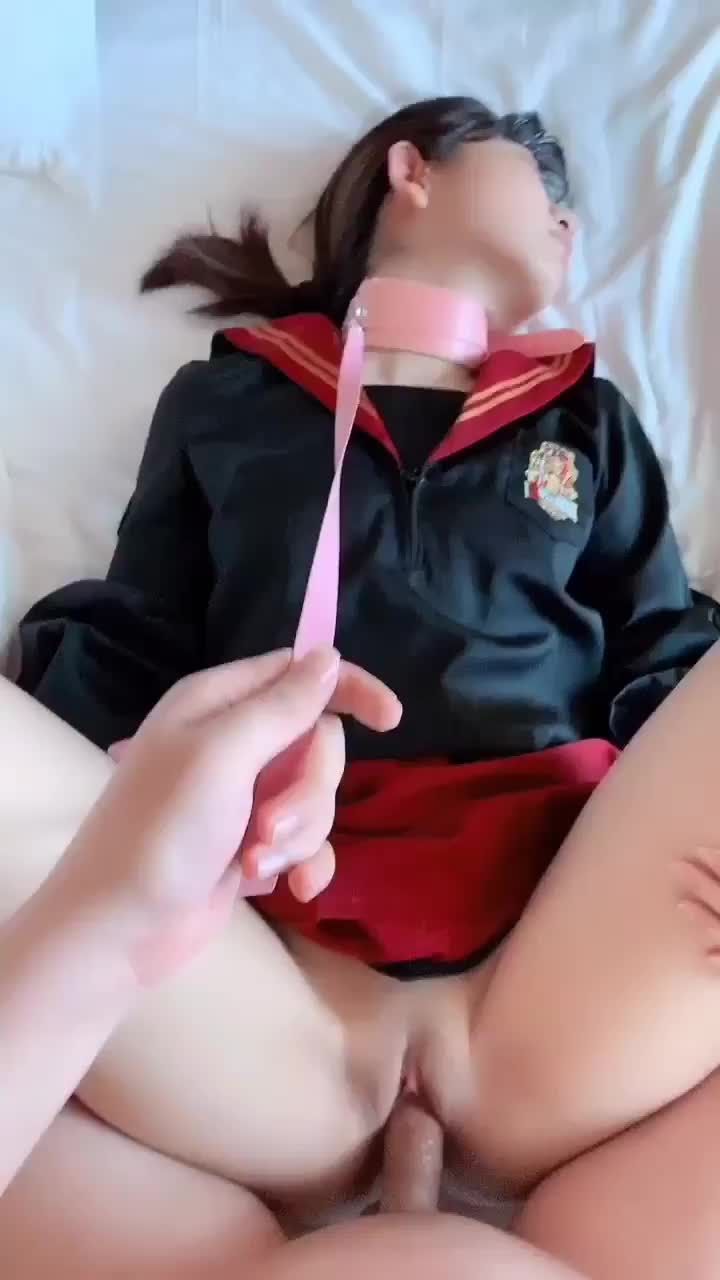 牵狗绳套着幼女脖子-大鸡巴无套虐操骚母狗萝莉幼嫩女孩视频