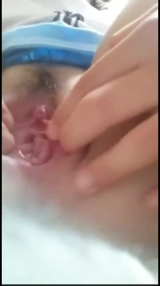 初中生淫女居然疯狂猛搓粉嫩小穴爽到痉挛抽搐视频