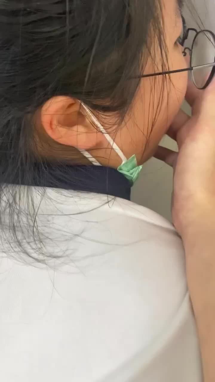 初中生学妹在厕所与男友做爱大粗屌后入内射时候发出惨叫视频