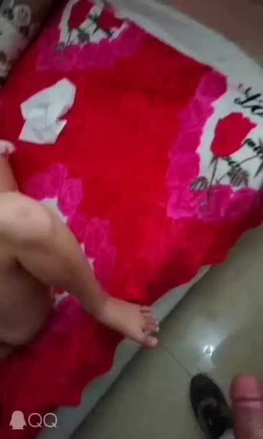 辣手摧花父亲无套内射7岁幼童小女孩视频