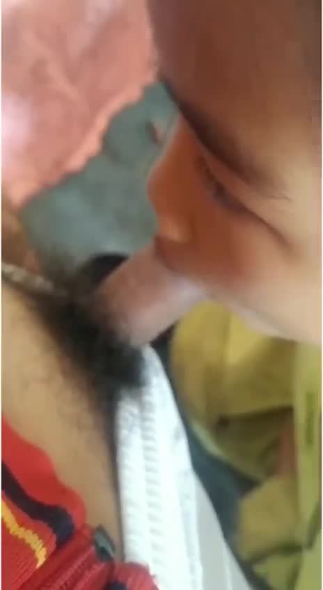 父女乱伦四川广安幼幼女娃口交舌舔爸爸大龟头视频