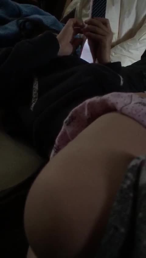 幼幼女孩被邻家光棍骚男诱骗回家裸拍视频流出