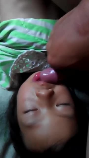 迷奸侵犯幼童小女孩在劫难逃兽父魔抓视频