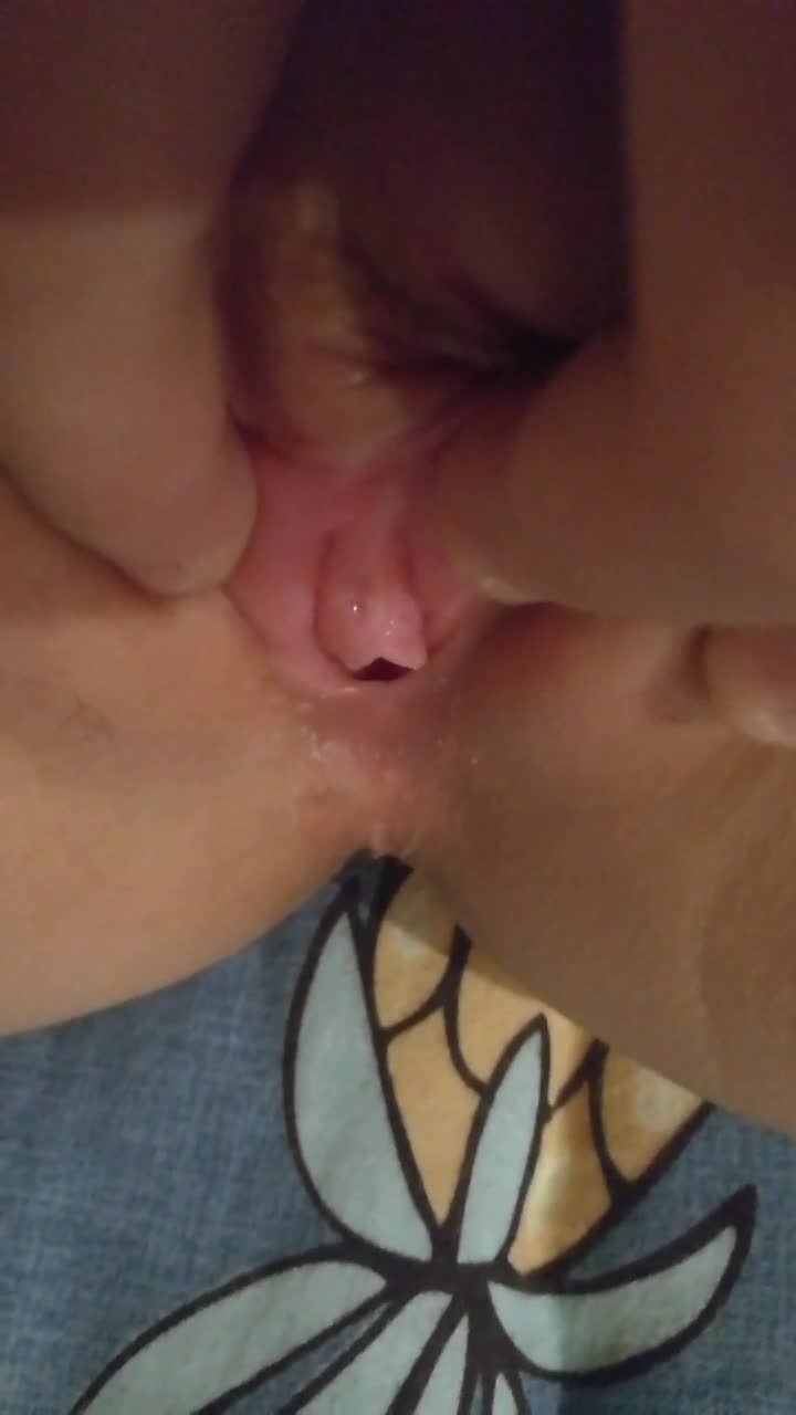 广东普宁初中生小妹自慰玩弄白虎鲍鱼逼视频