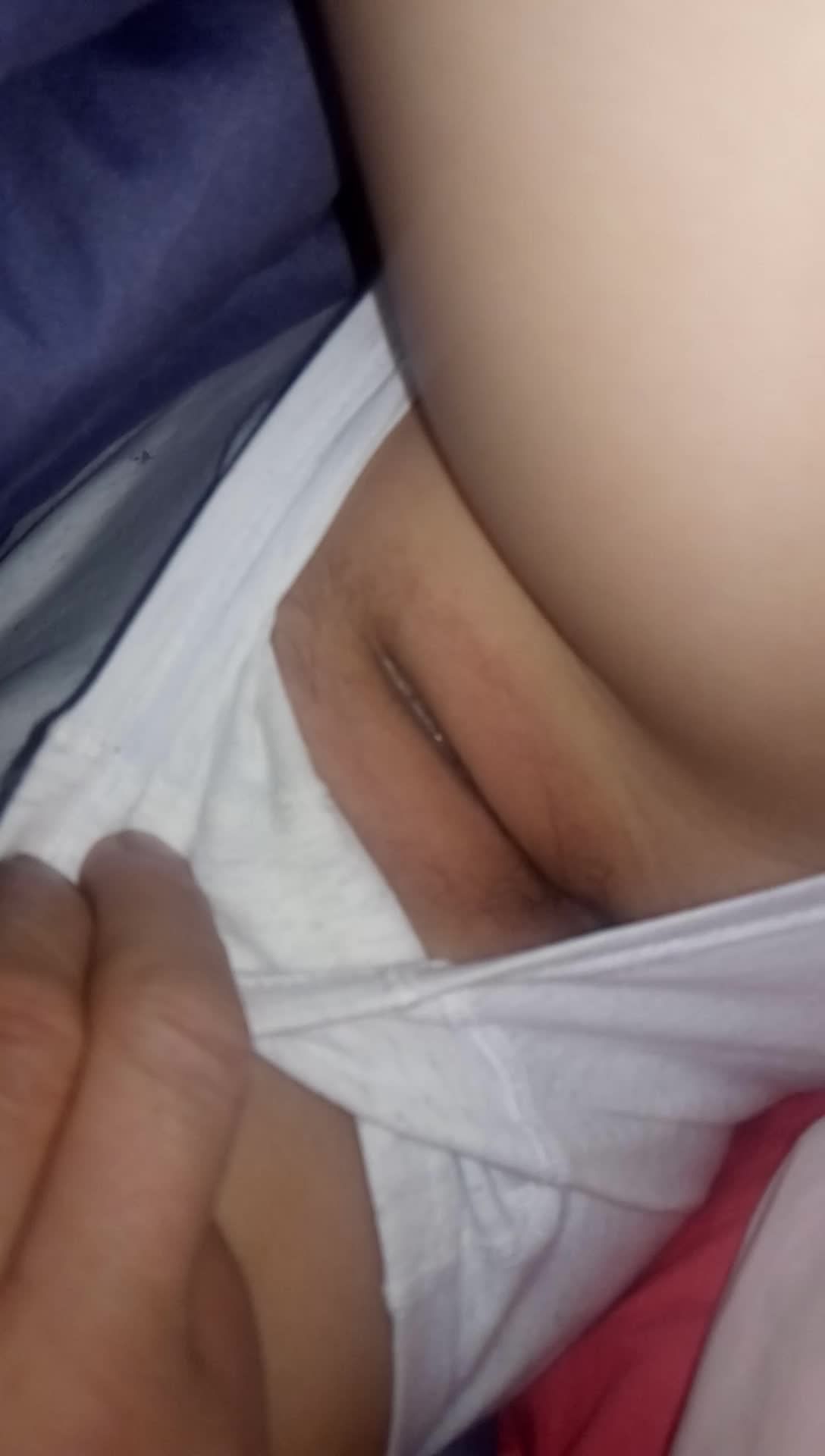 武汉十岁幼女晚上睡觉惨遭兽父猥亵白虎逼视频