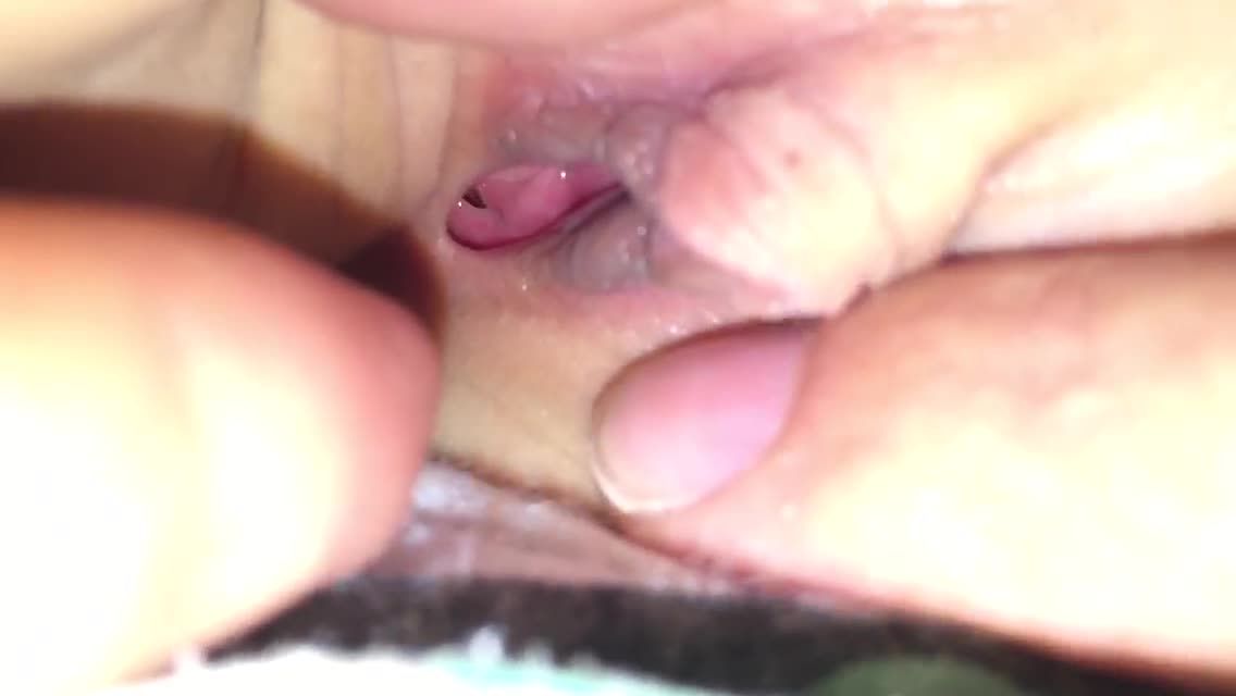 变态父亲半夜闯入幼幼房间指奸捅逼处女膜清晰可见视频