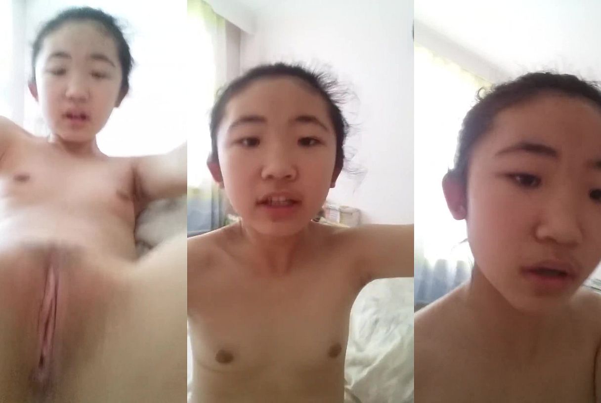 搔首弄姿的稚嫩幼女自拍大秀风骚露出裂缝诱人白虎小穴视频母狗天下展露的淋淋尽致